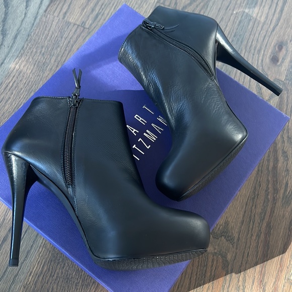 New - Stuart Weitzman Ankle Boots - size 7 - Picture 4 of 9
